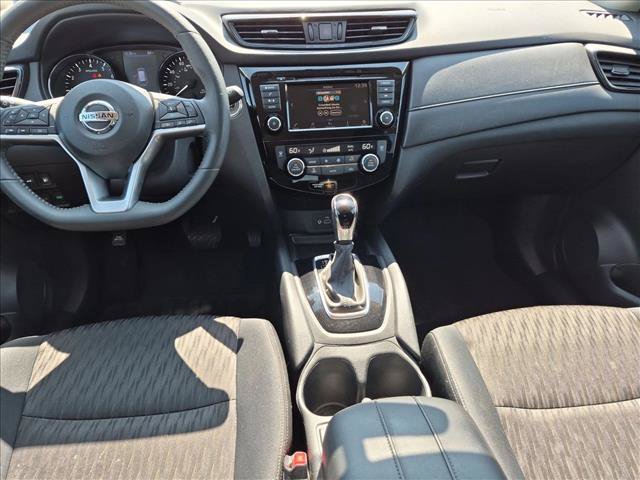 Used 2018 Nissan Rogue SV AWD/4WD image 16