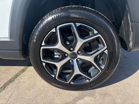 Used 2025 Jeep Compass Limited image 31