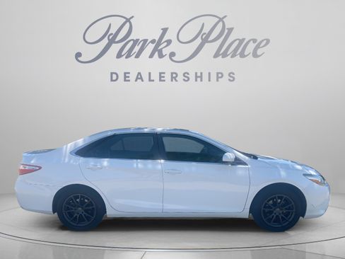 Used 2016 Toyota Camry SE FWD image 7