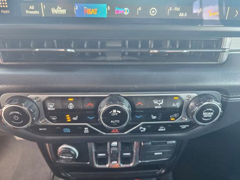 Used 2025 Jeep Wrangler Unlimited Sahara w/ Safety Group AWD/4WD image 22
