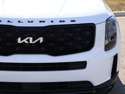 Used 2022 Kia Telluride EX w/ EX Premium Package image 16