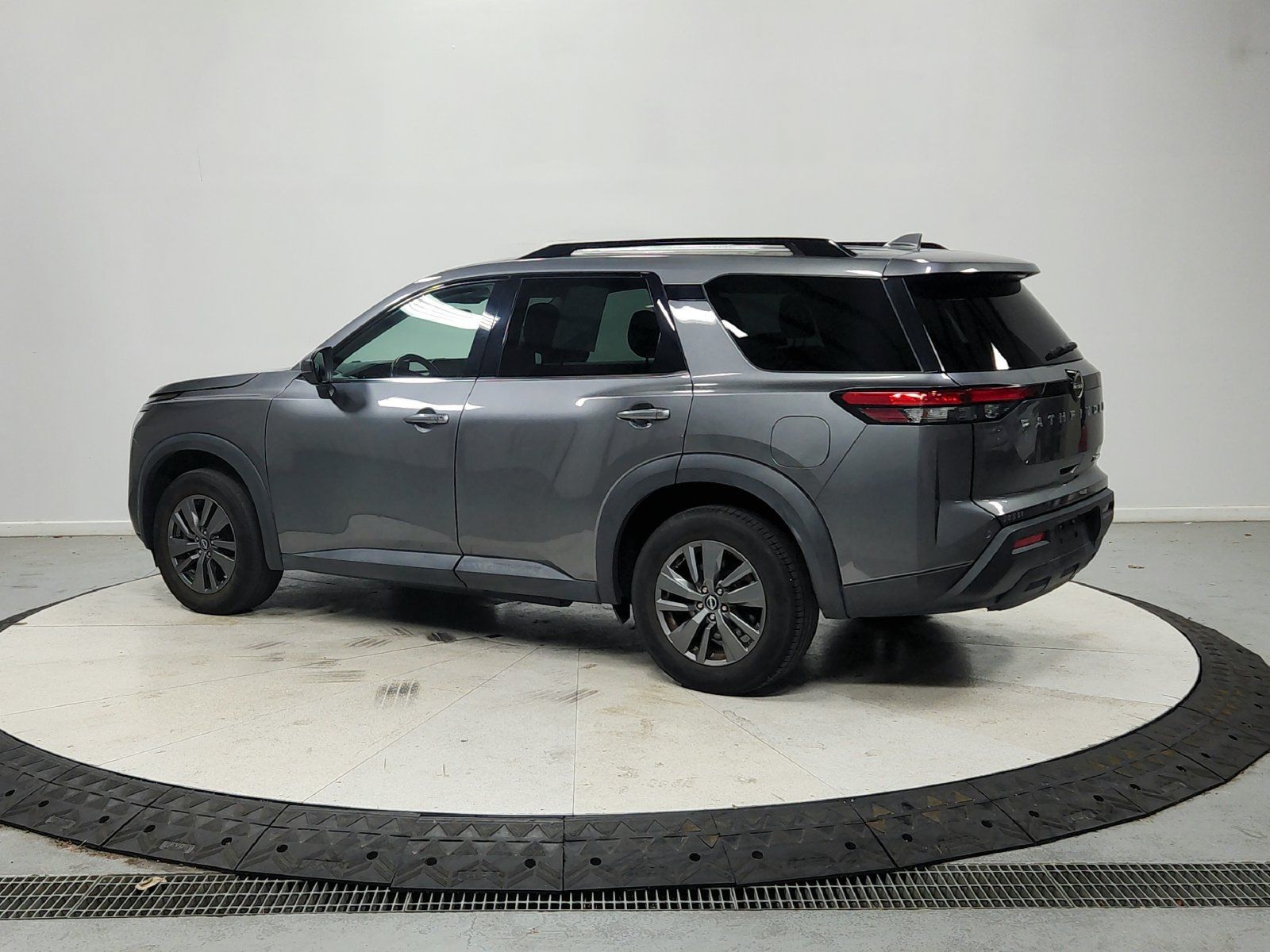 Used 2022 Nissan Pathfinder SV AWD/4WD image 6