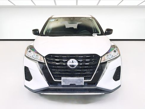 Used 2022 Nissan Kicks S FWD image 2