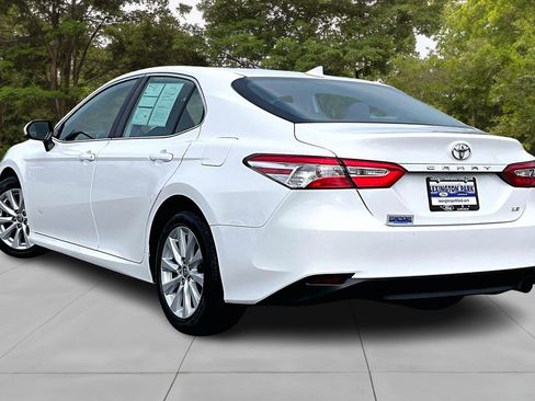Used 2020 Toyota Camry LE image 4
