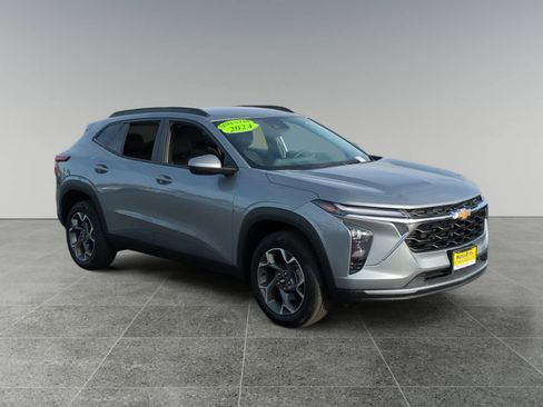 Used 2024 Chevrolet Trax LT image 7