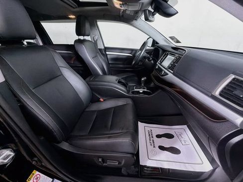 Used 2019 Toyota Highlander XLE AWD/4WD image 31