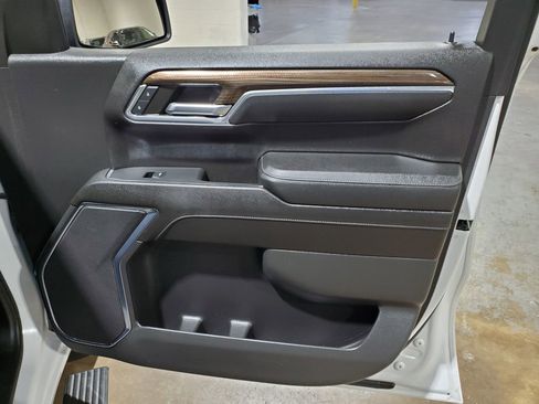 Used 2023 Chevrolet Silverado 1500 LT w/ Z71 Off-Road Package AWD/4WD image 16