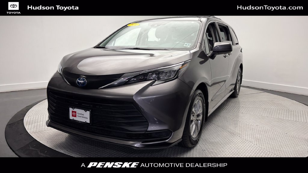 Certified 2024 Toyota Sienna LE FWD image 1