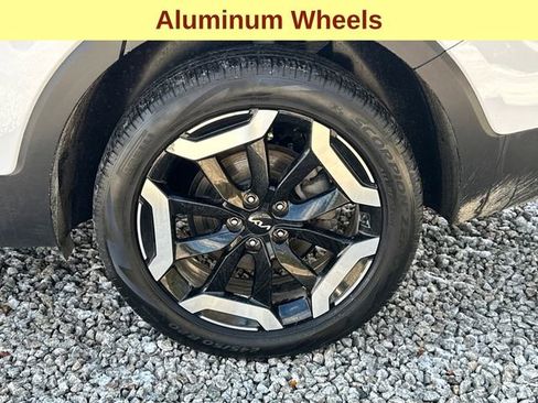 Used 2024 Kia Telluride S w/ S Sunroof Package image 9