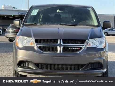 Used 2018 Dodge Grand Caravan SE w/ UConnect Hands-Free Group image 3