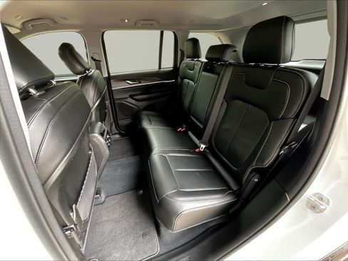 Used 2023 Jeep Grand Cherokee Limited AWD/4WD image 21