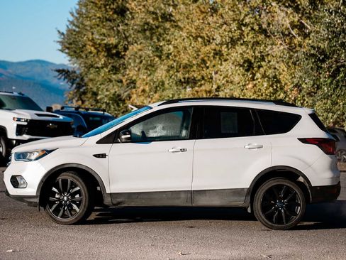 Used 2019 Ford Escape Titanium image 4