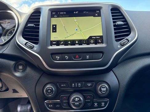 Used 2023 Jeep Cherokee Altitude Lux w/ Lux Elite Package AWD/4WD image 30