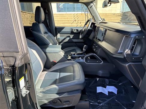 Used 2022 Ford Bronco Outer Banks image 11