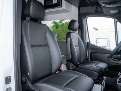 Used 2024 Mercedes-Benz Sprinter 2500 image 12