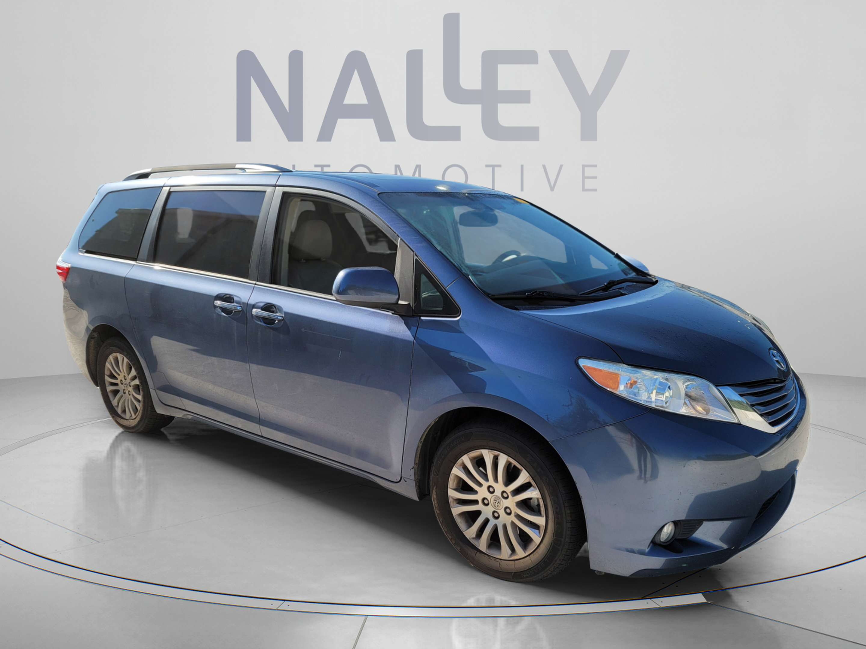 Used 2017 Toyota Sienna XLE FWD image 6