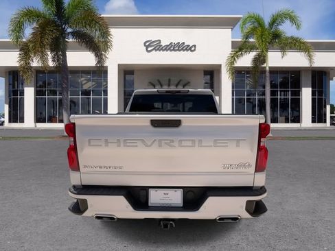 Used 2020 Chevrolet Silverado 1500 High Country w/ Technology Package RWD image 12