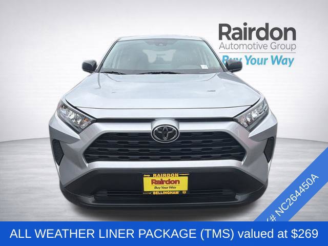 Used 2022 Toyota RAV4 LE AWD/4WD image 2