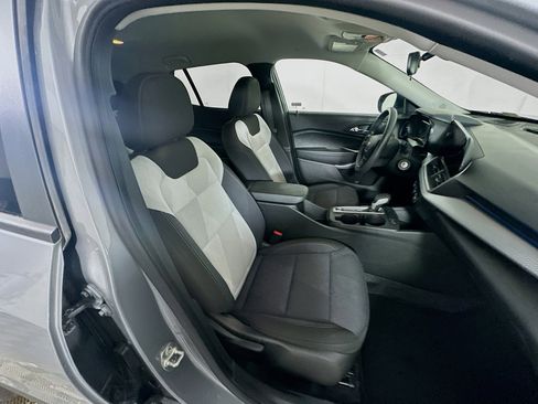 Used 2024 Chevrolet Trax LS image 28