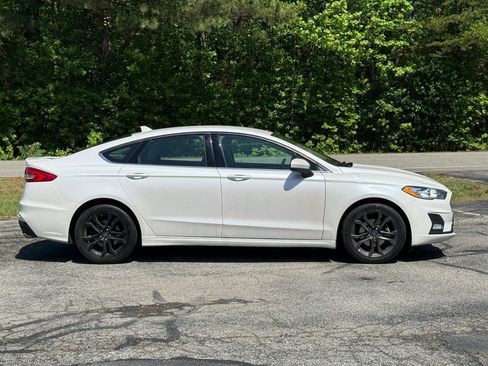 Used 2020 Ford Fusion SE w/ Equipment Group 151A FWD image 3