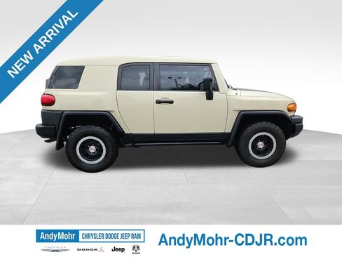 Used 2010 Toyota FJ Cruiser 4WD image 2