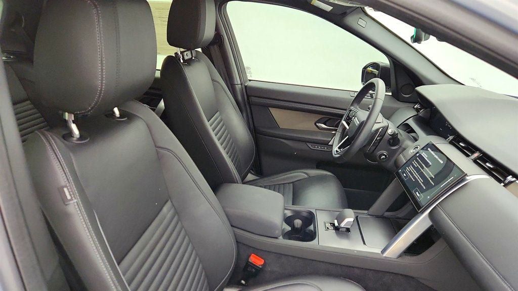 Used 2025 Land Rover Discovery Sport Dynamic SE AWD/4WD image 26