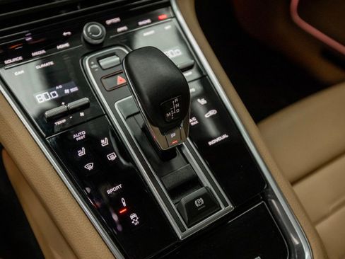 Used 2023 Porsche Panamera image 24
