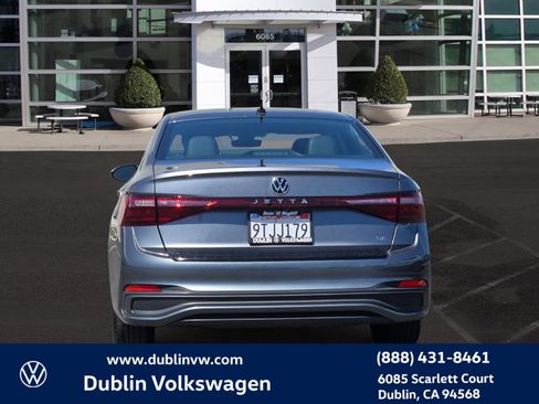 Used 2025 Volkswagen Jetta SE w/ Sunroof Package FWD image 5