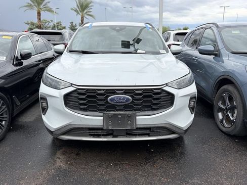 Used 2025 Ford Escape ST-Line Select AWD/4WD image 2