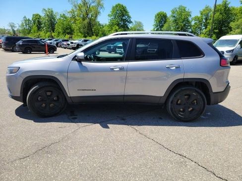 Used 2019 Jeep Cherokee Limited AWD/4WD image 6