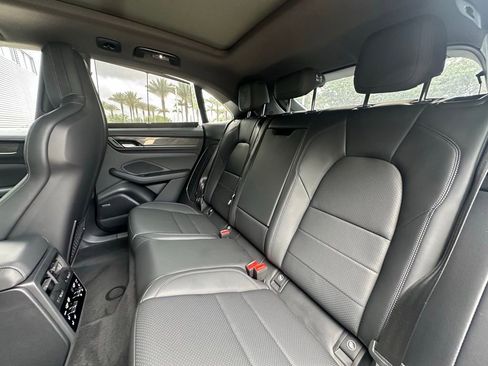 Certified 2025 Porsche Macan Electric image 38