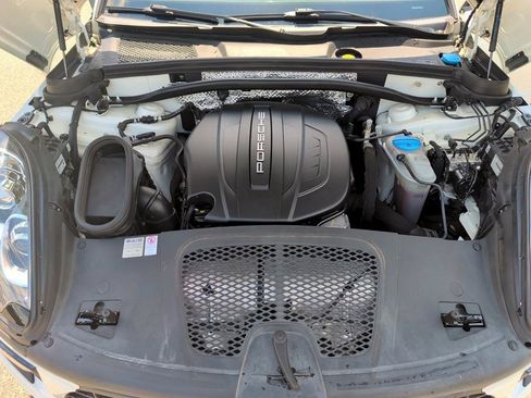 Used 2018 Porsche Macan AWD/4WD image 28
