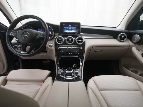 Used 2017 Mercedes-Benz GLC 300 4MATIC image 5