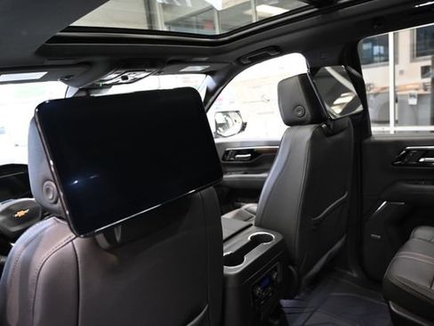 New 2026 Chevrolet Suburban High Country AWD/4WD image 23