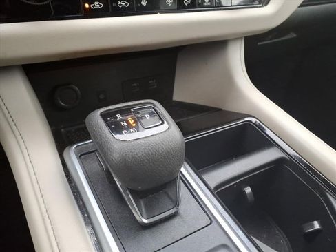 Used 2023 Nissan Pathfinder SL image 18