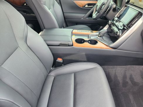 Certified 2025 Lexus LX 700h Luxury image 15