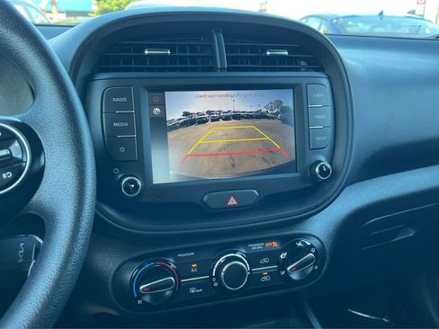 Used 2025 Kia Soul LX w/ LX Technology Package FWD image 24