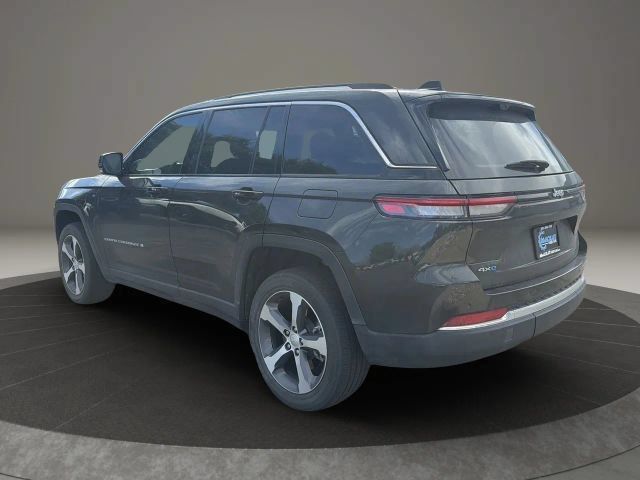 Used 2023 Jeep Grand Cherokee 4WD 4xe w/ Luxury Tech Group II image 3