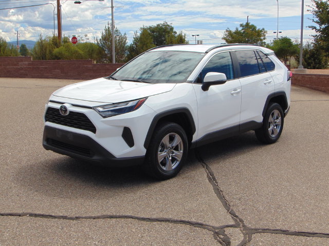 Used 2025 Toyota RAV4 XLE FWD image 8