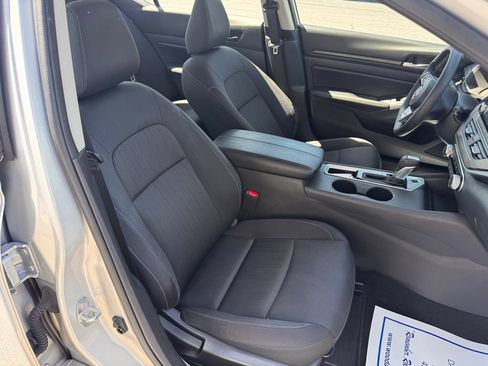 Used 2025 Nissan Altima 2.5 SV FWD image 14
