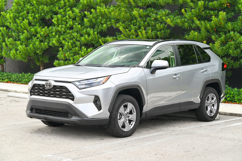 Used 2025 Toyota RAV4 XLE w/ Convenience Package AWD/4WD image 1