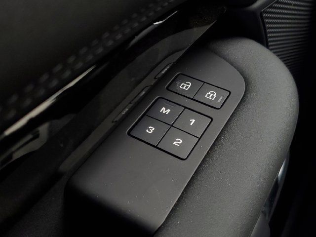 Certified 2026 Land Rover Discovery S AWD/4WD image 25