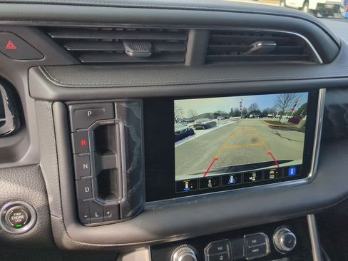 Used 2022 GMC Yukon XL Denali image 17