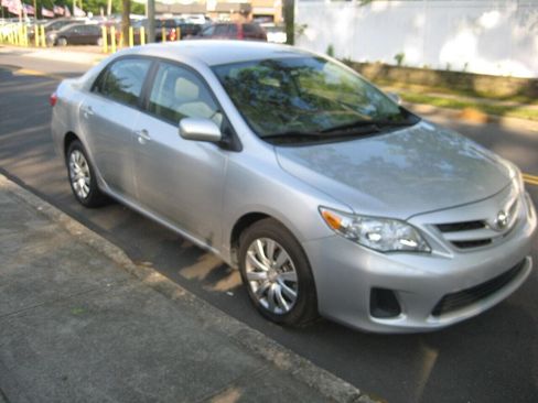 Used 2012 Toyota Corolla LE image 3