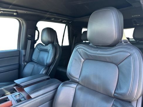 Used 2022 Lincoln Navigator Reserve AWD/4WD image 9