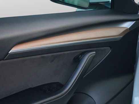 Used 2021 Tesla Model 3 Standard Range Plus image 29