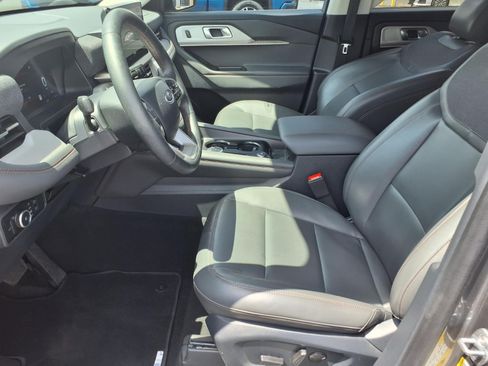 Certified 2025 Ford Explorer Active w/ Active Comfort Package RWD image 14