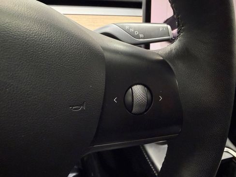 Used 2022 Tesla Model Y Long Range image 29