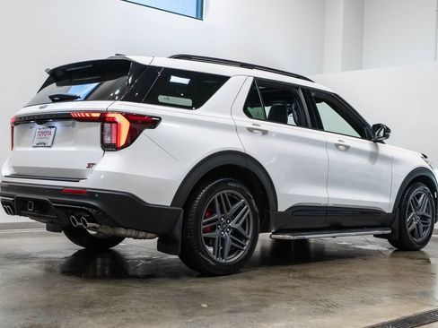Used 2025 Ford Explorer ST w/ Sun And Sound Package AWD/4WD image 9
