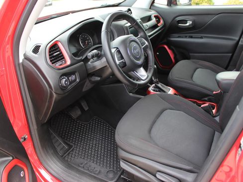 Used 2018 Jeep Renegade Trailhawk AWD/4WD image 11